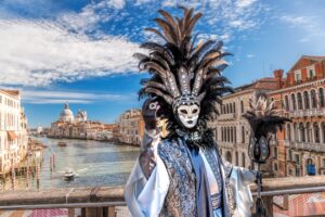 Il carnevale in Italia, tradizione e sregolatezza