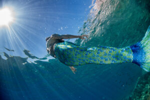 Nuotare come una sirena con il mermaiding