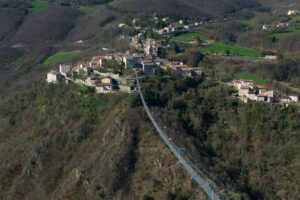 È in Umbria il Ponte Tibetano più alto d'Europa