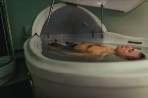 Nella vasca di deprivazione sensoriale con la Floating Therapy