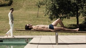 Pierre Niney in una scena del film