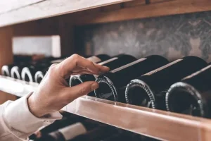 Curiosità sul vino: l'inclinazione delle bottiglie