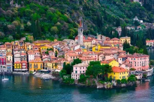 Varenna, un amore di borgo o il borgo dell’amore?