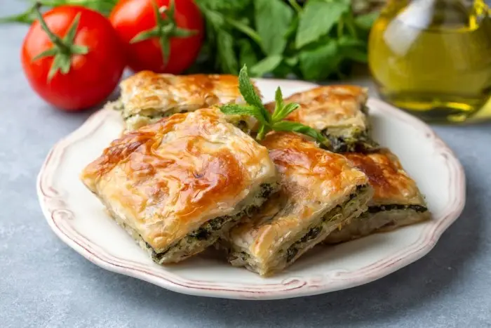 Cosa cucino oggi? Facile e veloce, una torta salata con pasta fillo ricotta e spinaci