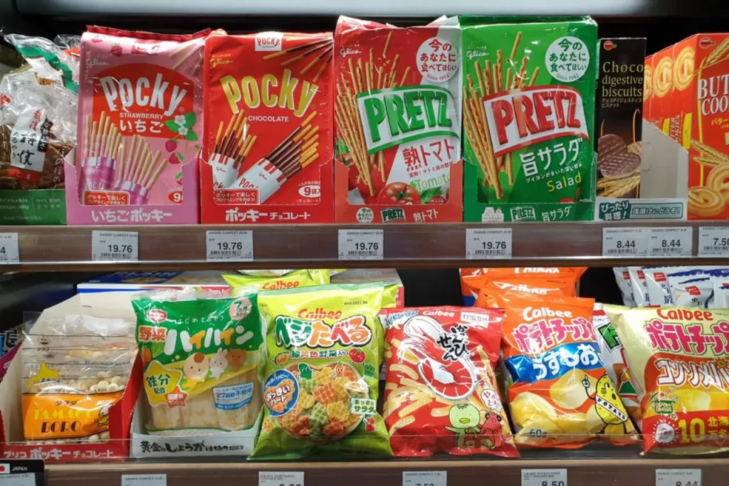 Snack etnici giapponesi al supermercato
