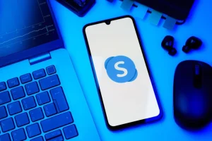 Skype chiude a maggio: l'annuncio di Microsoft, i dettagli e il perché
