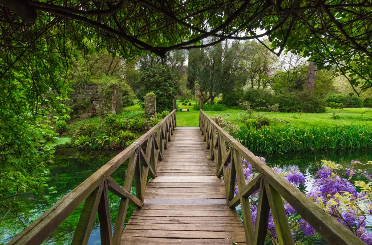 Giardino di Ninfa, il calendario delle aperture 2025