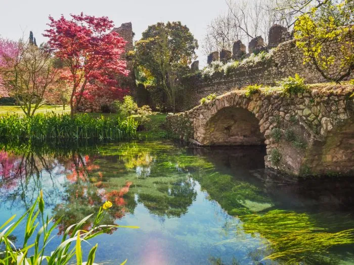 Giardino di Ninfa aperture 2025 del giardino più bello del mondo