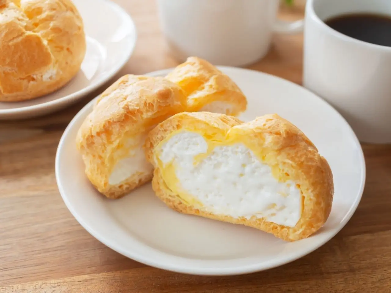 Shutterstock by karinrin - Bignè di San Giuseppe senza burro, la nostra ricetta facile e veloce