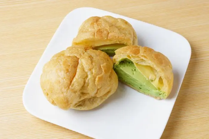 Bignè di San Siuseppe senza burro, variante al pistacchio