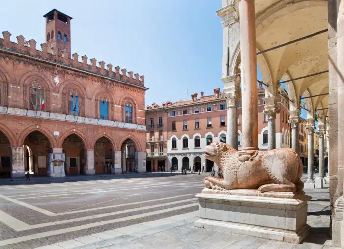 Palazzo Comunale e Loggia dei Militi - cosa vedere a Cremona in un giorno, il nostro itinerario