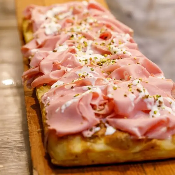 la pizza con la mortazza dell'Antico Forno Roscioli