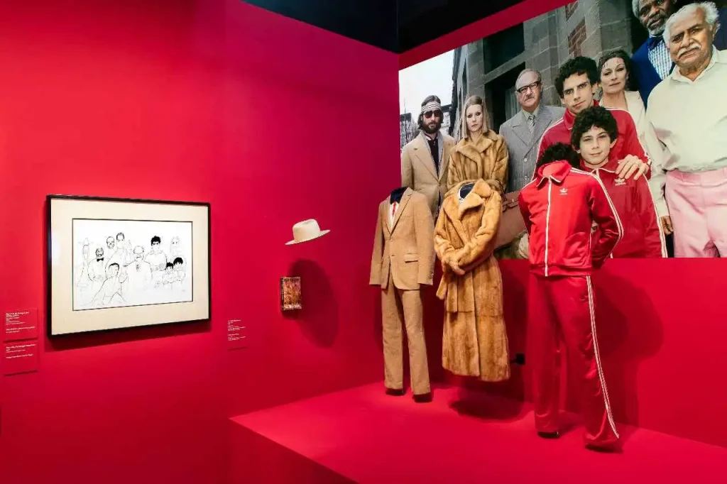 Costumi de I Tenenbaum esposti alla mostra di Wes Anderson a Parigi