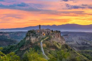 24 ore a Civita di Bagnoregio, la città che muore