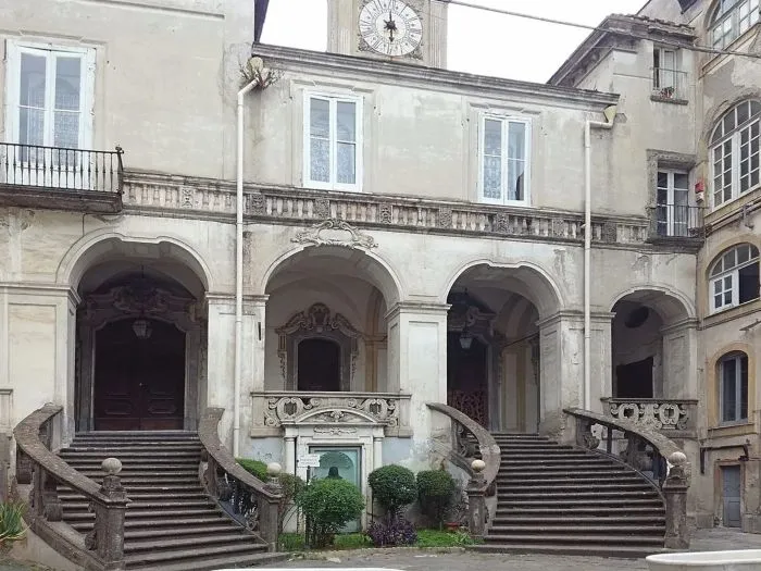 Napoli insolita e segreta - Farmacia degli Incurabili