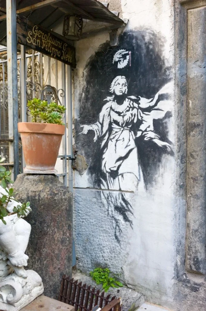 Napoli insolita e segreta - Madonna con la pistola di Banksy