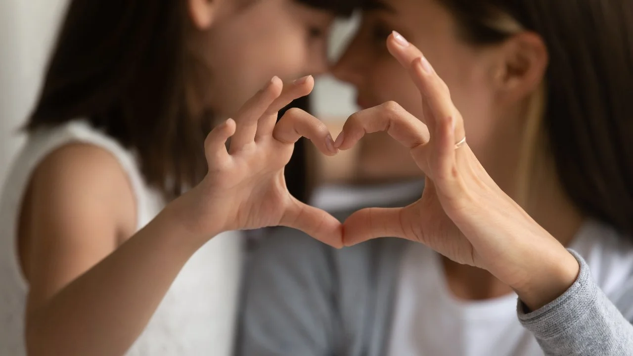 Fetsa della mamma. le madri nelle serie tv