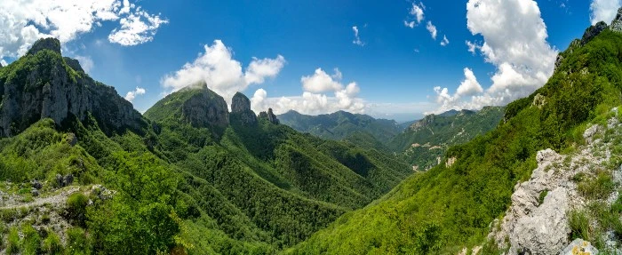 Le Alpi Apuane e i borghi incantati