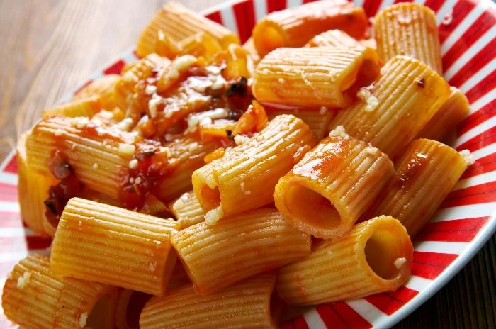 I primi piatti romani dimenticati - Rigatoni con la pajata