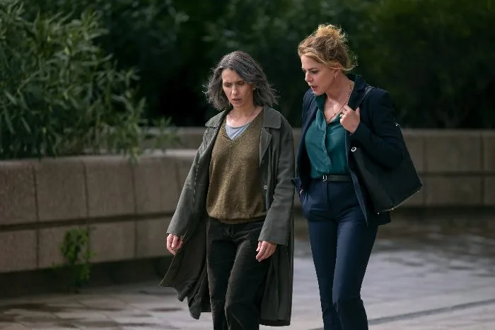 Teresa Saponangelo e Claudia Gerini in una scena di "Sara - La donna nell'ombra"