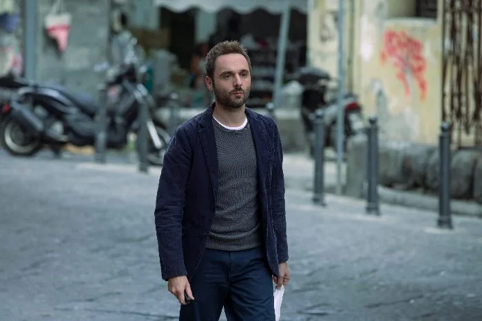 Flavio Furno in una scena di "Sara - La donna nell'ombra"