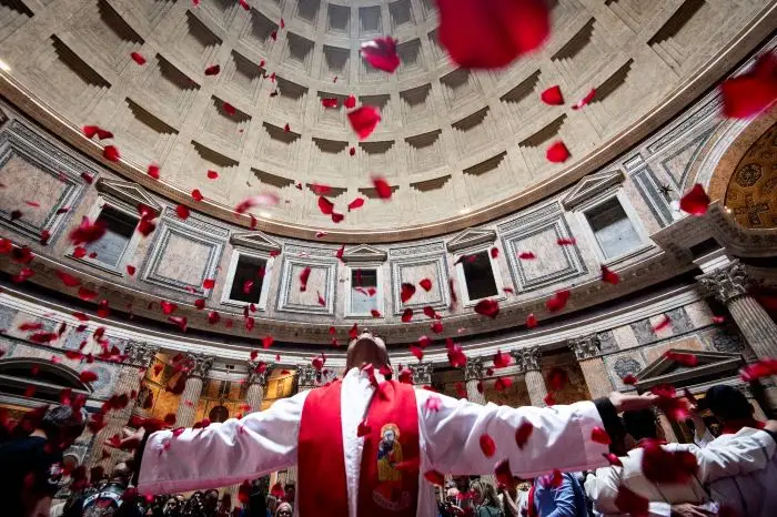 pentecoste petali di rosa pantheon roma