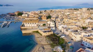 Cosa fare e cosa vedere a Favignana, l'isola dell'Odissea: 10 consigli di viaggio
