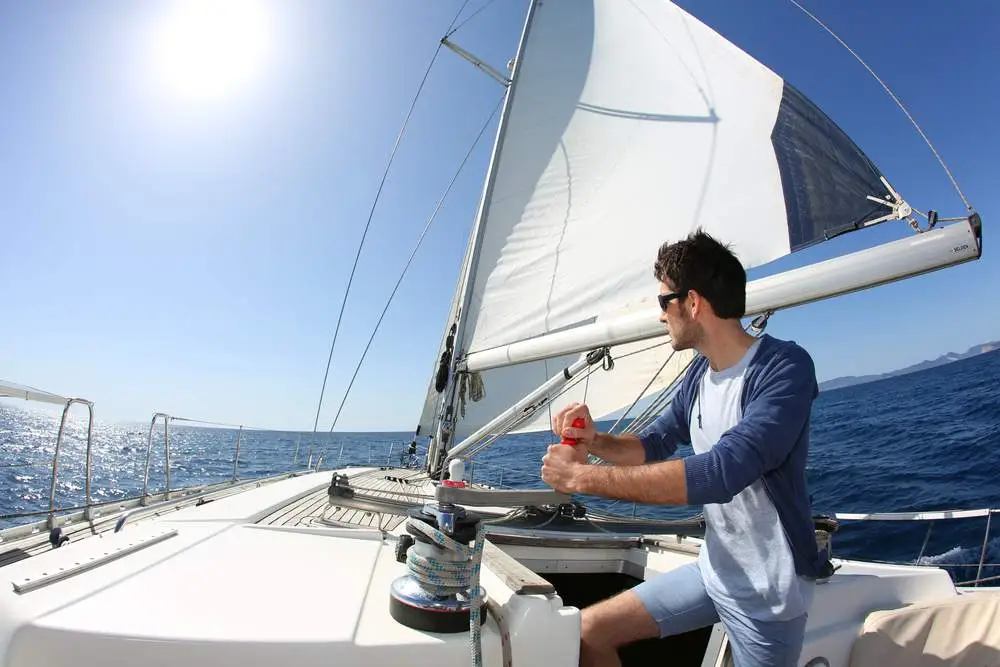 consigli per il tuo primo viaggio in barca: affidati a uno skipper