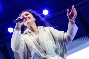 Elisa in concerto incanta San Siro: emozione e musica per la data milanese del 2025