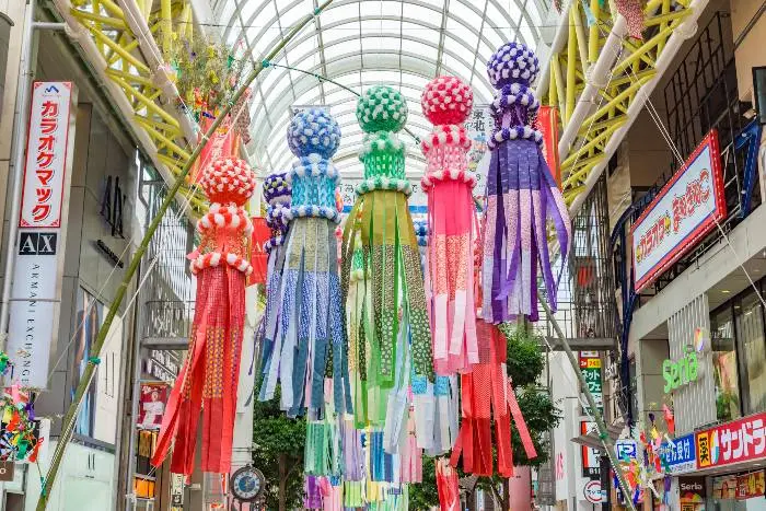 I colorati festoni del Sendai Tanabata Matsuri