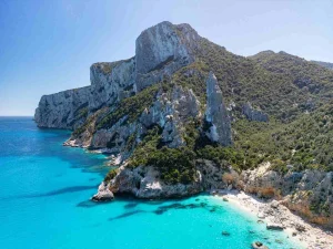 L'invasione di Cala Goloritzè: il problema del turismo "invadente"