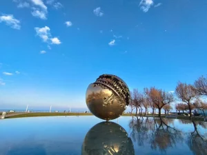 Per cosa è famoso Arnaldo Pomodoro? Cinque curiosità sullo scultore scomparso