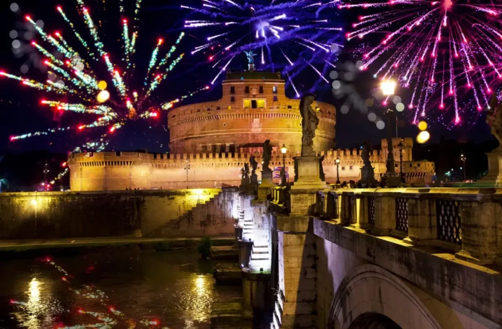 La Girandola e i fuochi d'artificio di Castel Sant'Angelo in occasione di San Pietro e Paolo il 29 giugno 2025