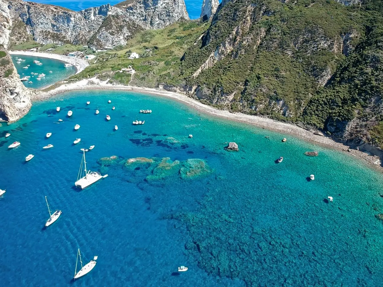 Palmarola vista dal drone