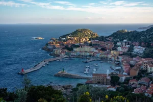 L'Isola del Giglio, cosa vedere e come visitarla al meglio