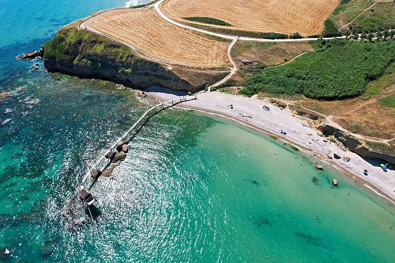 Le spiagge di sabbia bianca più belle in Abruzzo da scoprire quest’estate