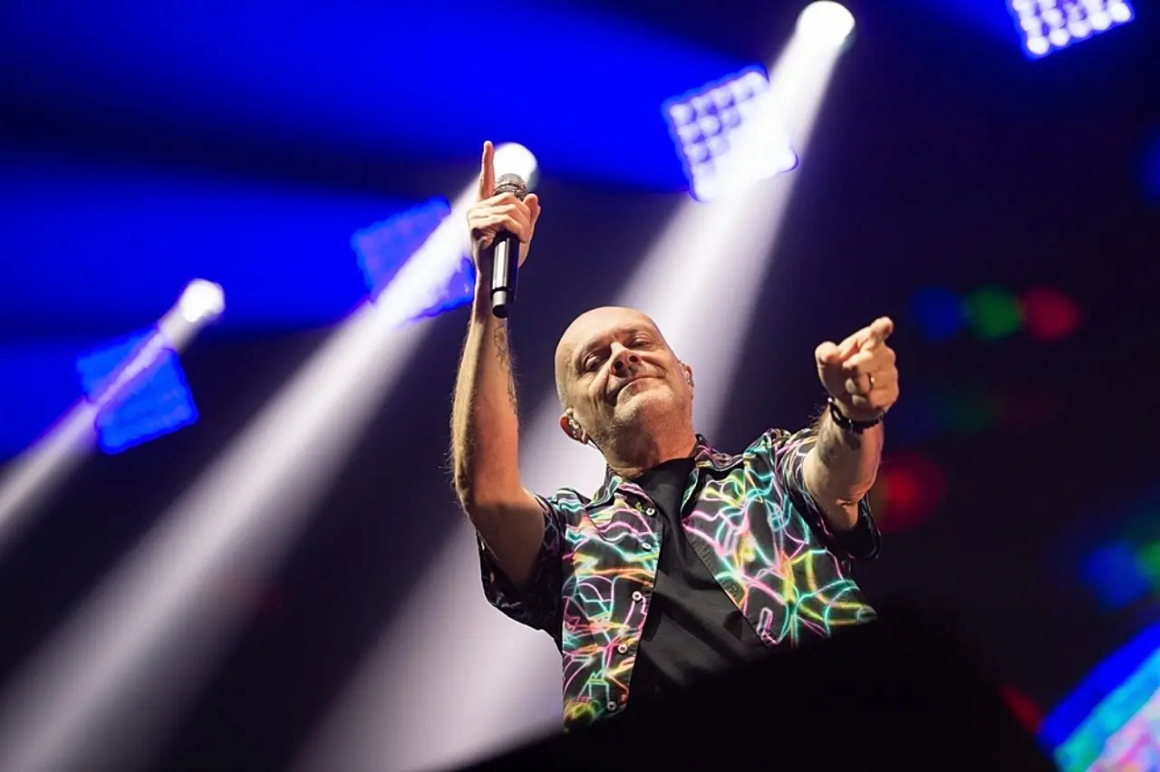 max pezzali in concerto