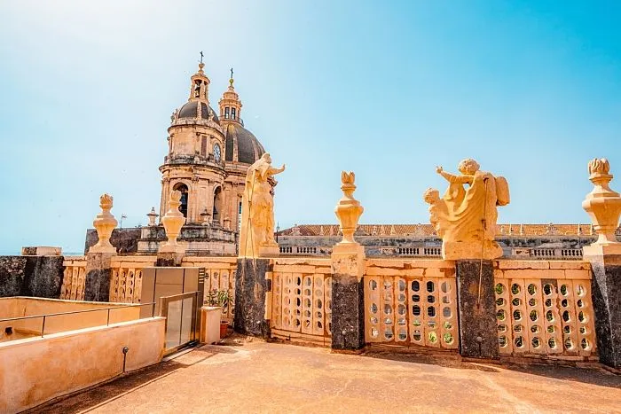 Dove andare in vacanza ad agosto spendendo poco: Catania