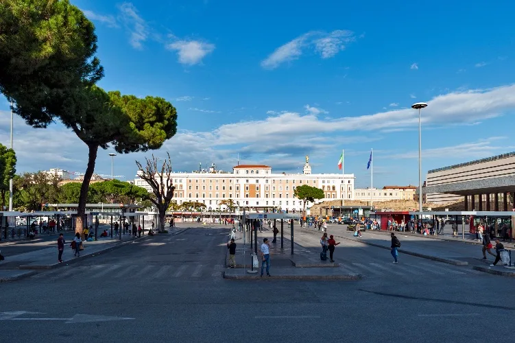 Perché la stazione di Roma si chiama Termini