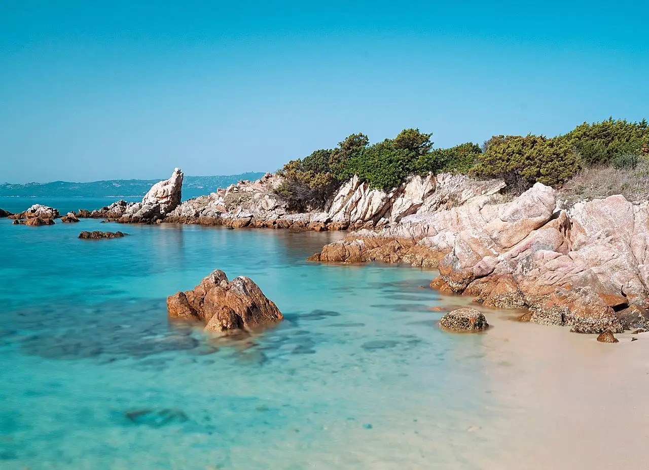 spiaggia sardegna - cala sabina golfo degli aranci spiaggia sardegna - cala sabina golfo degli aranci