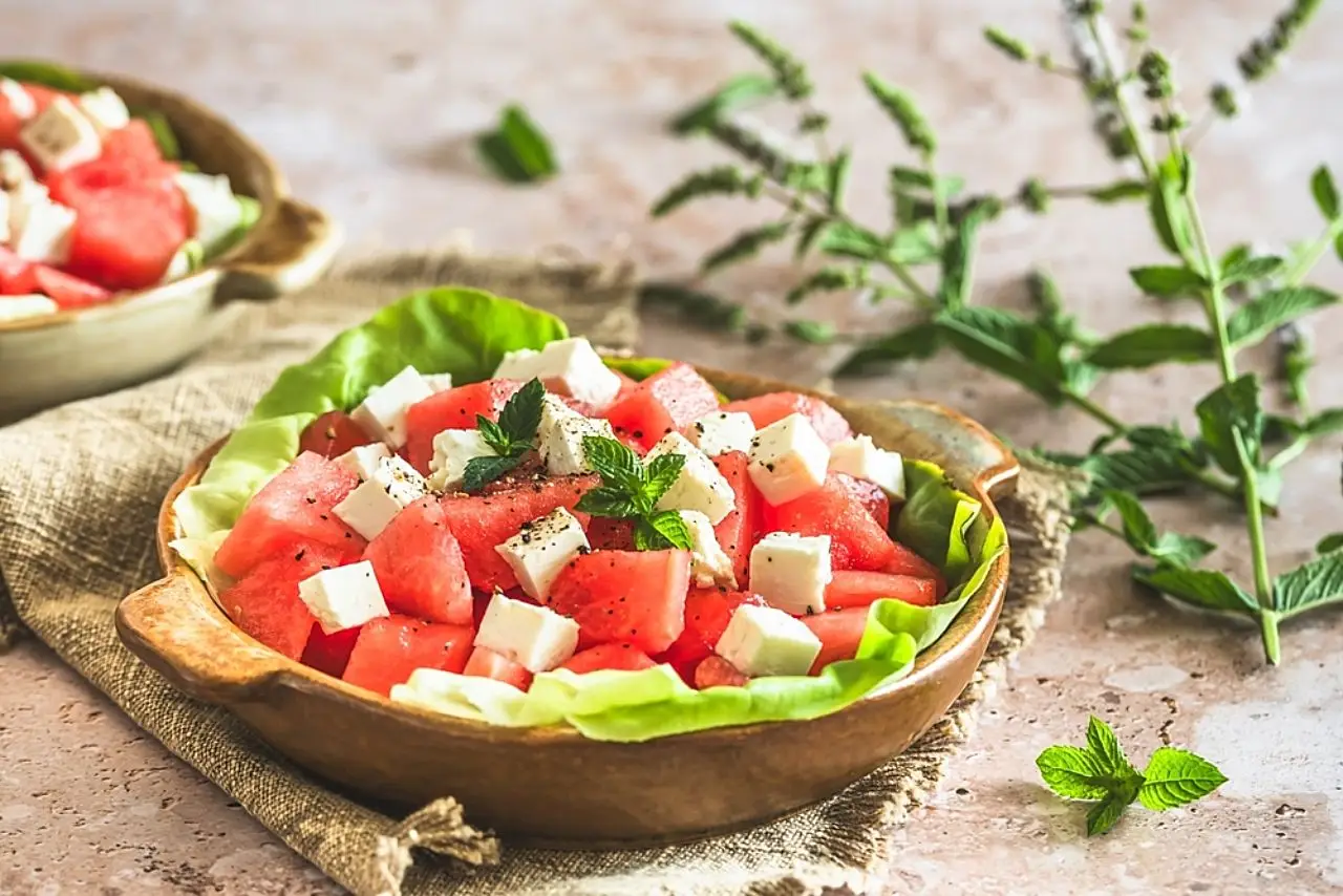Insalata estiva con anguria, feta e menta