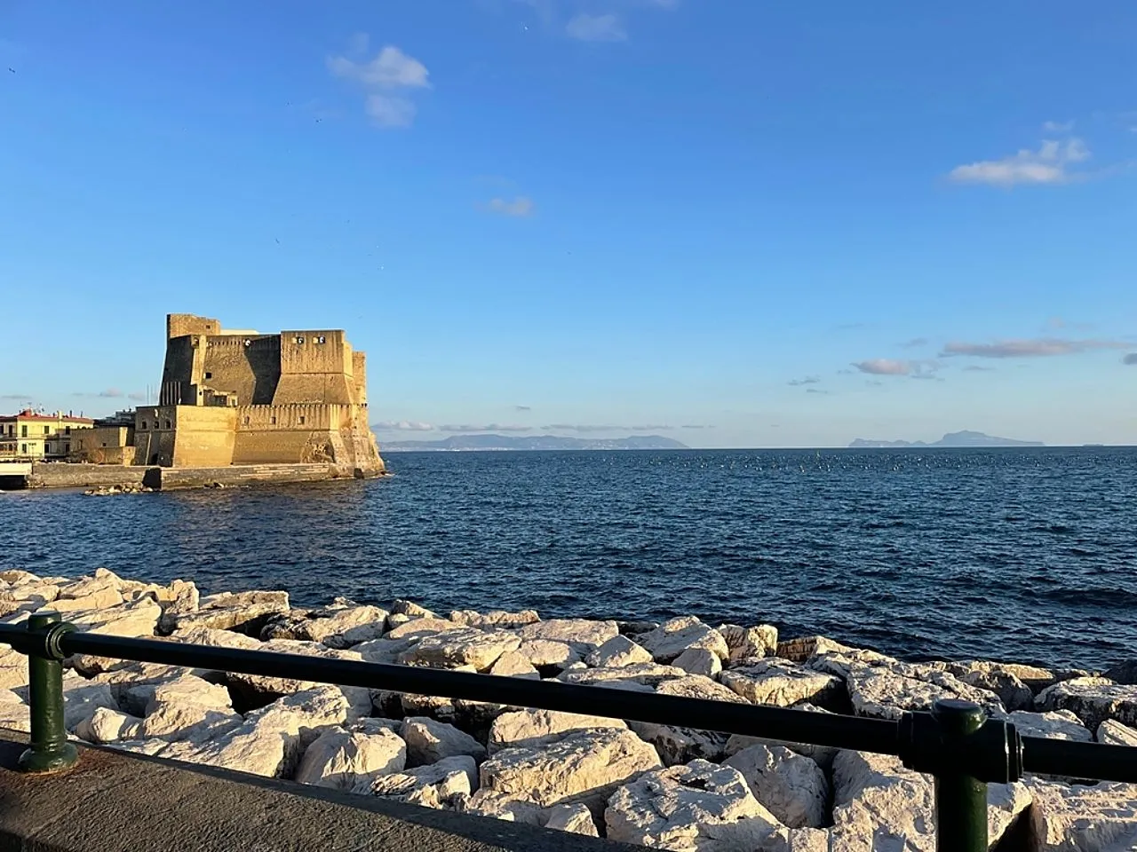 Lungomare Caracciolo e Castel dell'Ovo