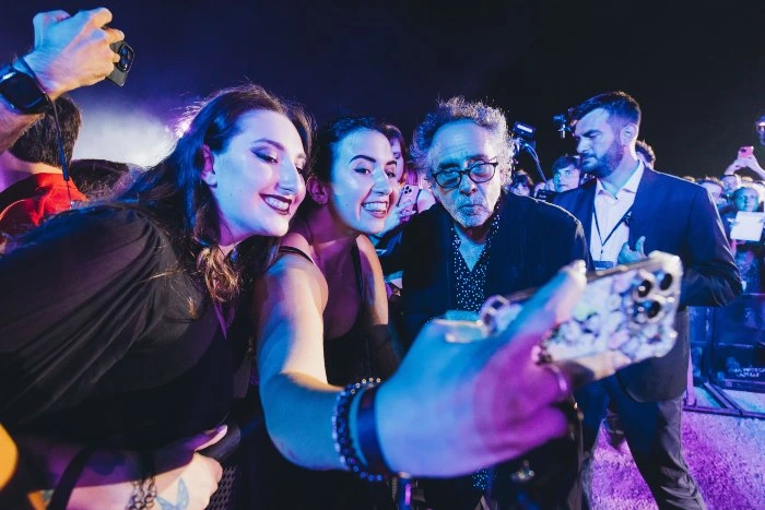 Tim Burton all'evento di presentazione di Mercoledì 2 a Roma