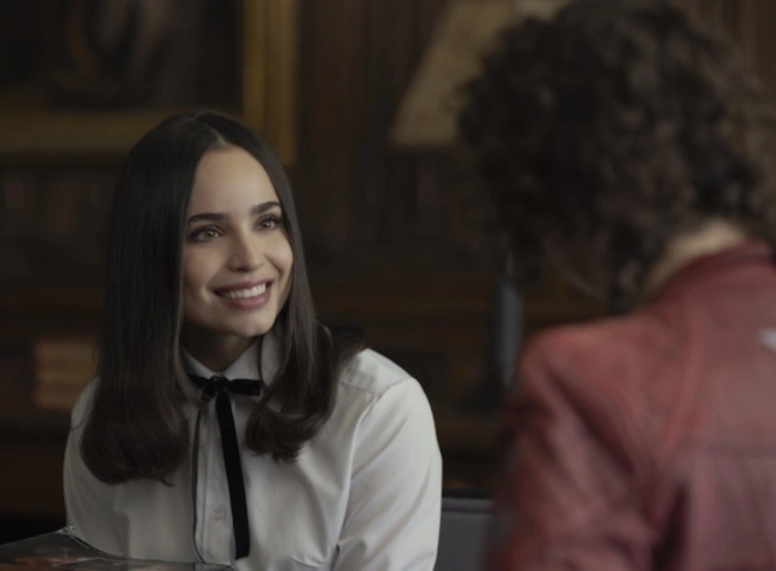 Sofia Carson interpreta Ella 