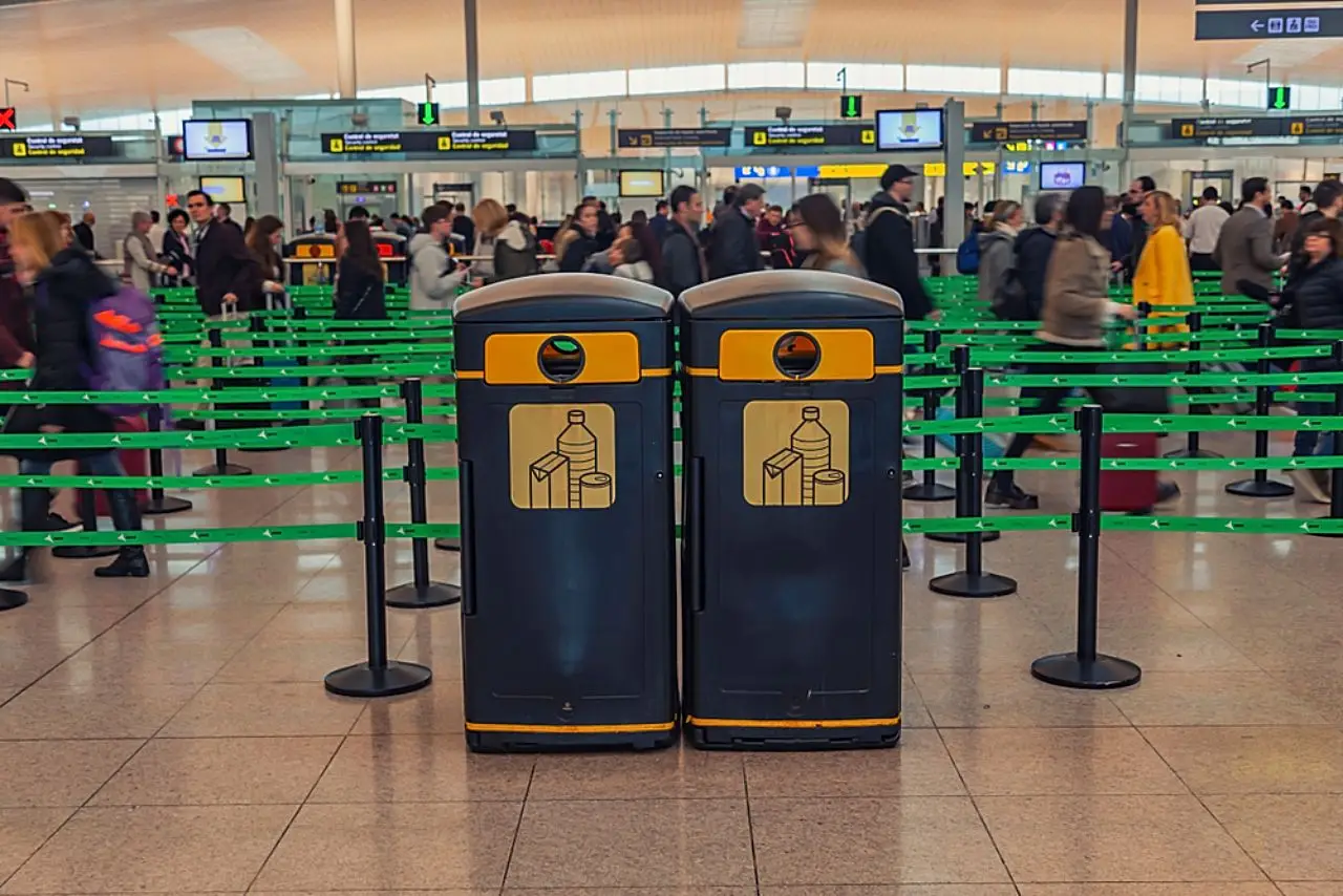 controllo sicurezza in aereo liquidi bagaglio a mano