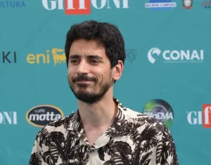 Arriva Musica Leggerissima, il podcast con Valerio Lundini