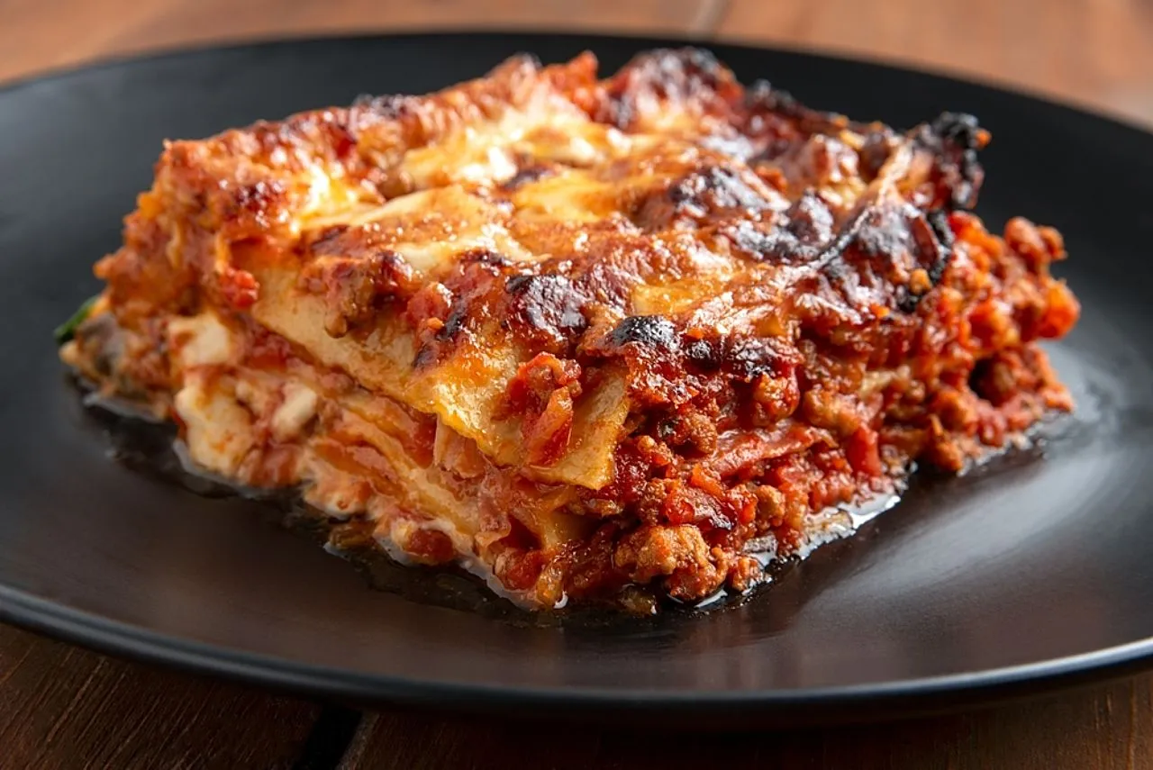 un piatto di lasagna in occasione del Lasagna World Day del 29 luglio 2025