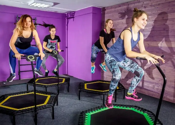 Cos'è il jumping fitness - Shutterstock