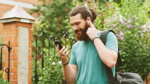 Gadget tech per l'estate: 5 indispensabili da avere con sé