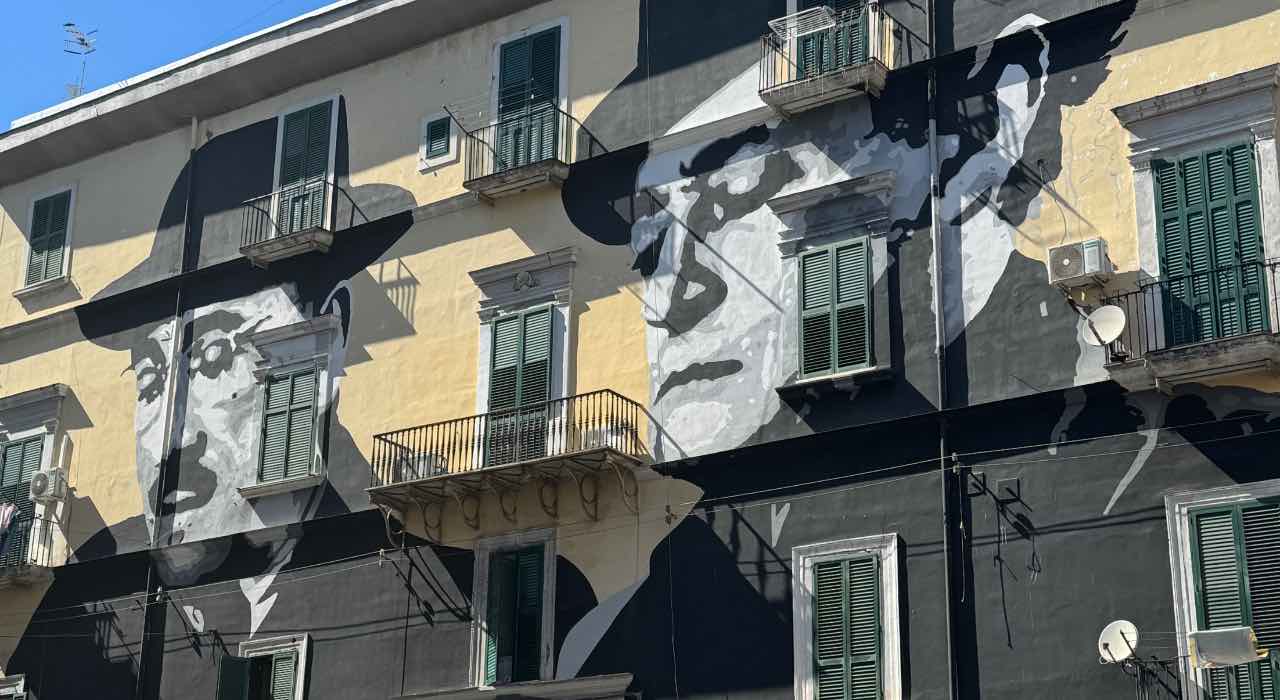 Totò e Peppino murales Napoli